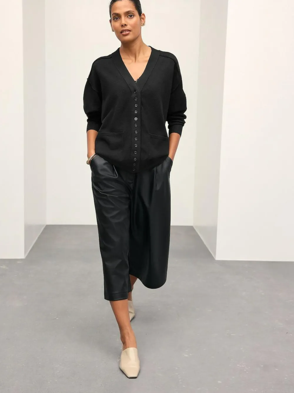 Next Black Supersoft V-Neck Cardigan With Pockets^Women Knitwear|Knitwear