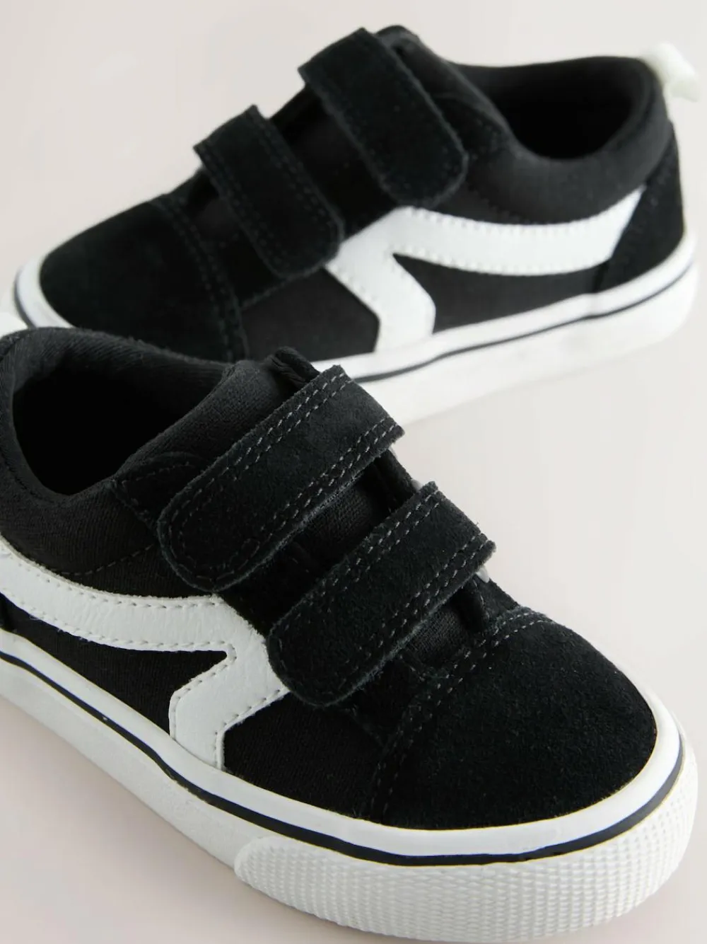 Next Black/White Standard Fit (F) Touch Fastening Skate Trainers^BOY Sneakers|Sneakers