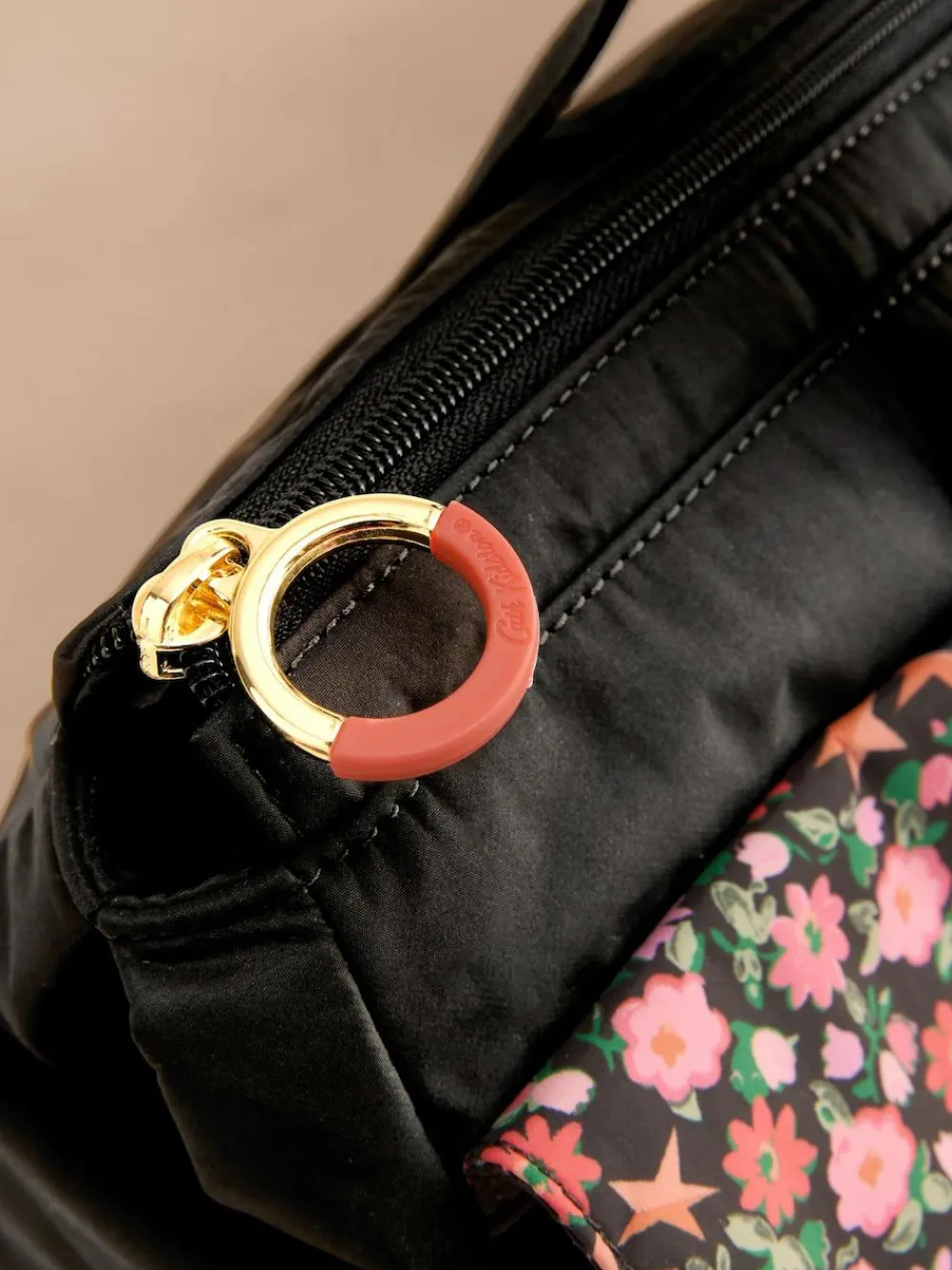 Outlet Cath Kidston Black Folding Star Ditsy Padded Tech Case Bag