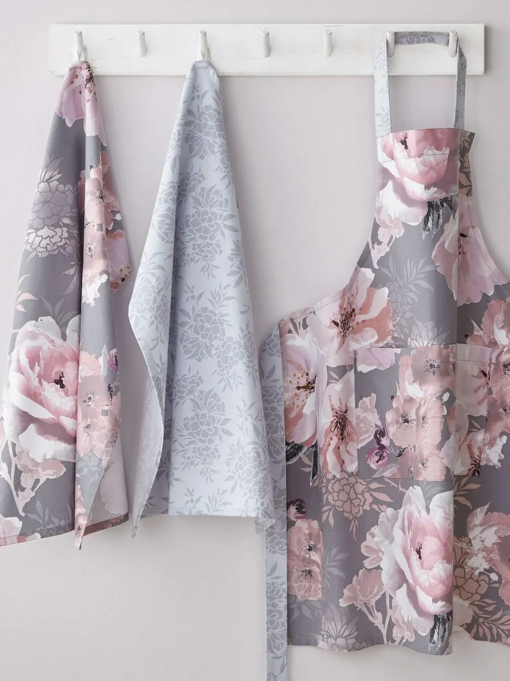 Discount Catherine Lansfield 4 Pack Grey Dramatic Floral Cotton Kitchen Tea Towels