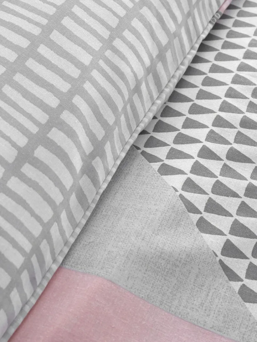 Catherine Lansfield Pink Larsson Geo Duvet Cover and Pillowcase Set^ Branded Bedlinen