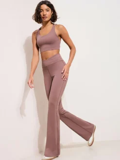 Online Friends Like These Studio Yoga Flare Leggings Pink
