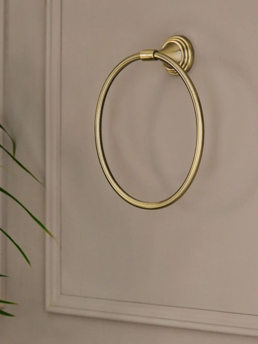 Best Next Gold Rib Towel Ring