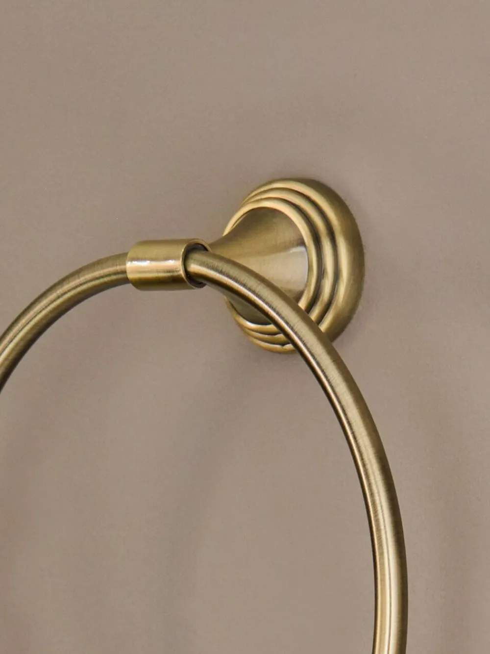 Best Next Gold Rib Towel Ring