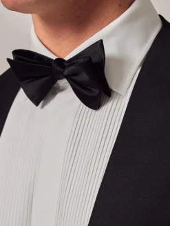 Hawes & Curtis Slim Dinner Black Waistcoat^ Vests