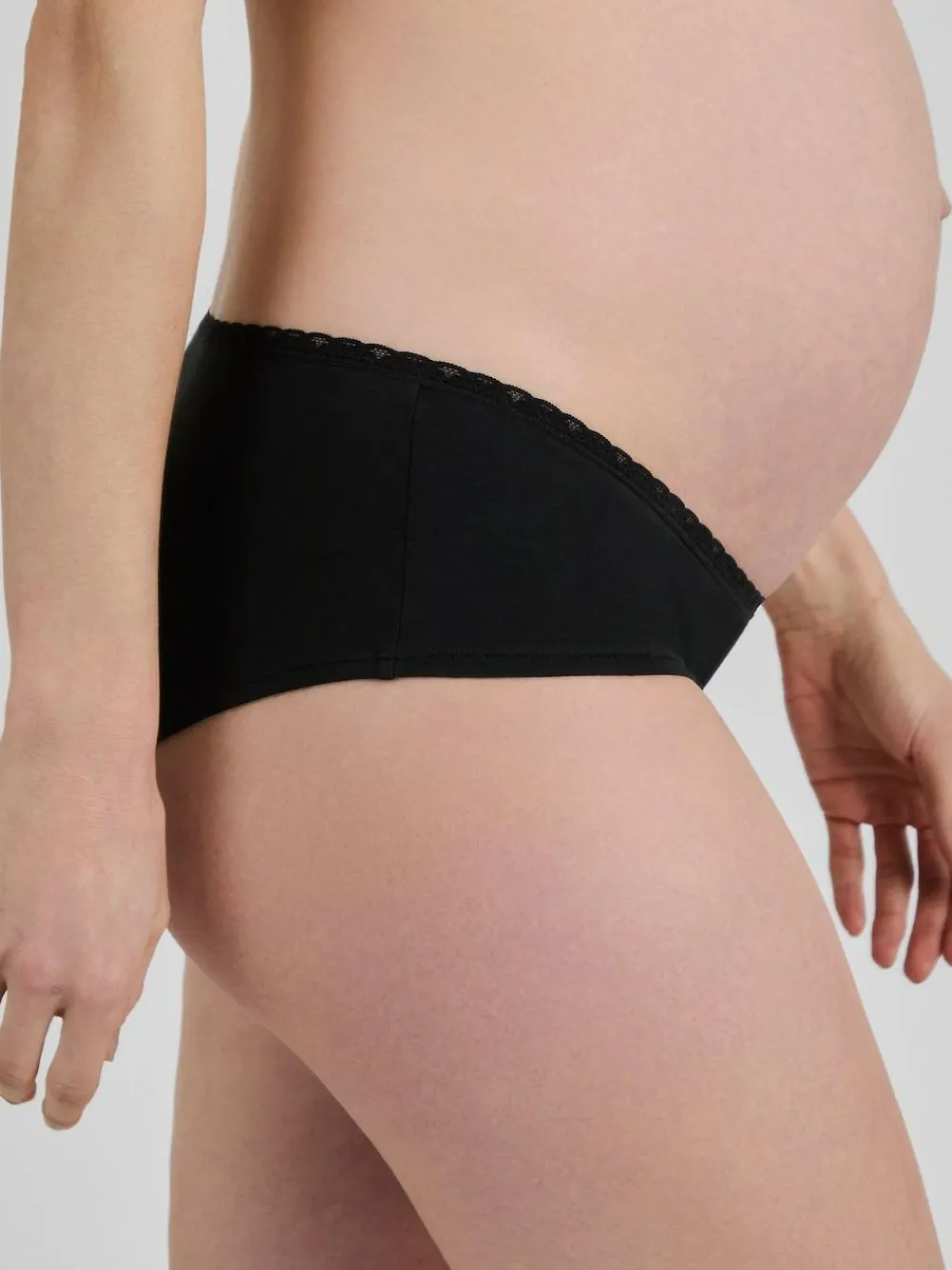 Hot Jojo Maman Bébé 3-Pack Lace Trim Maternity Shorts Black