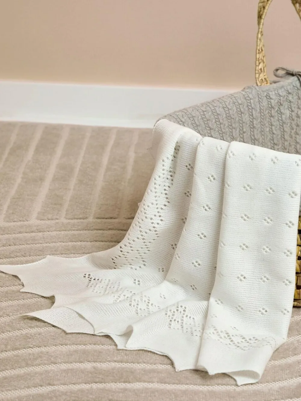 New Jojo Maman Bébé Traditional Newborn Shawl