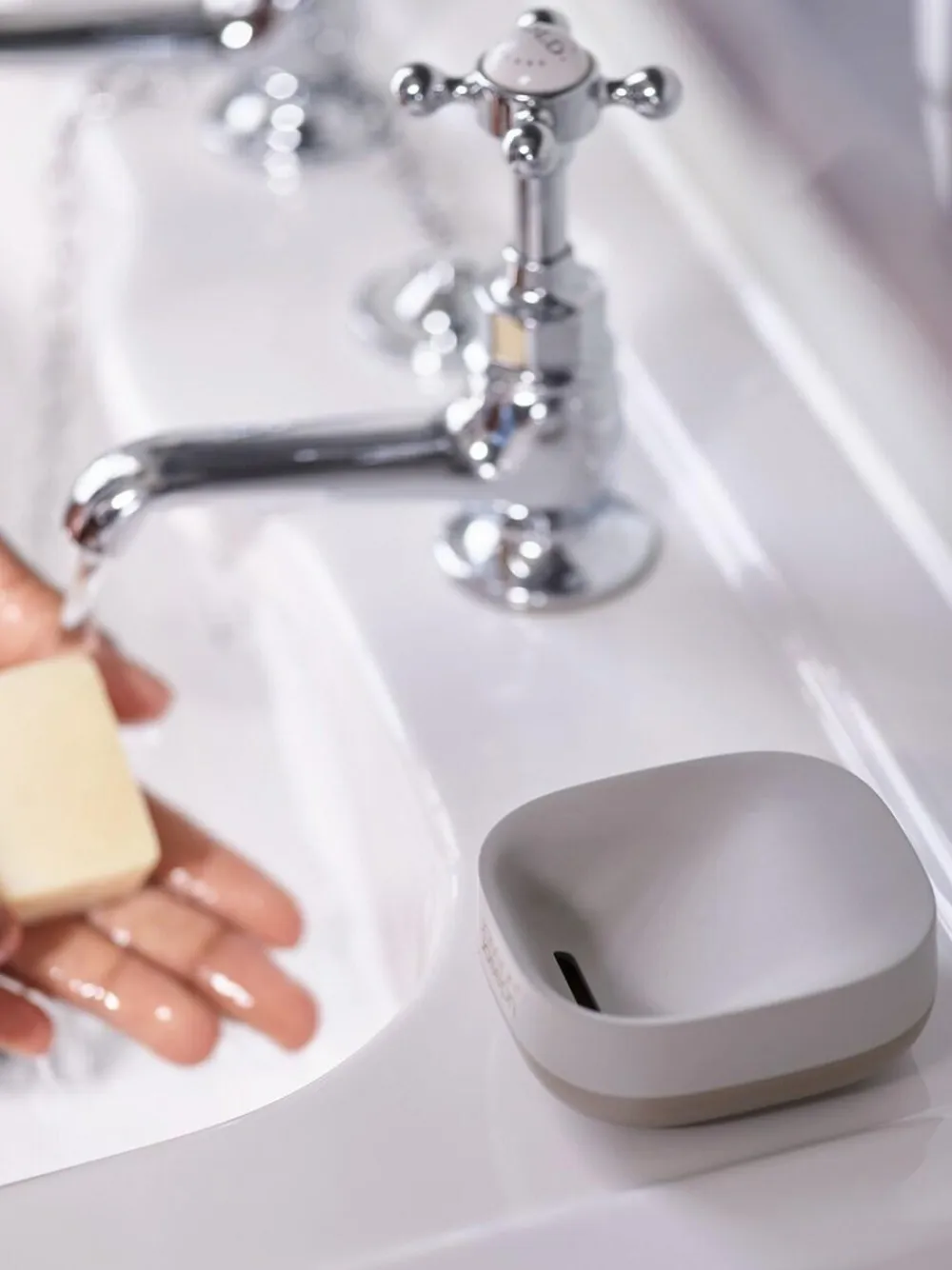 Joseph Joseph Ecru Slim Compact Soap Dish^ Bathroom Accessories