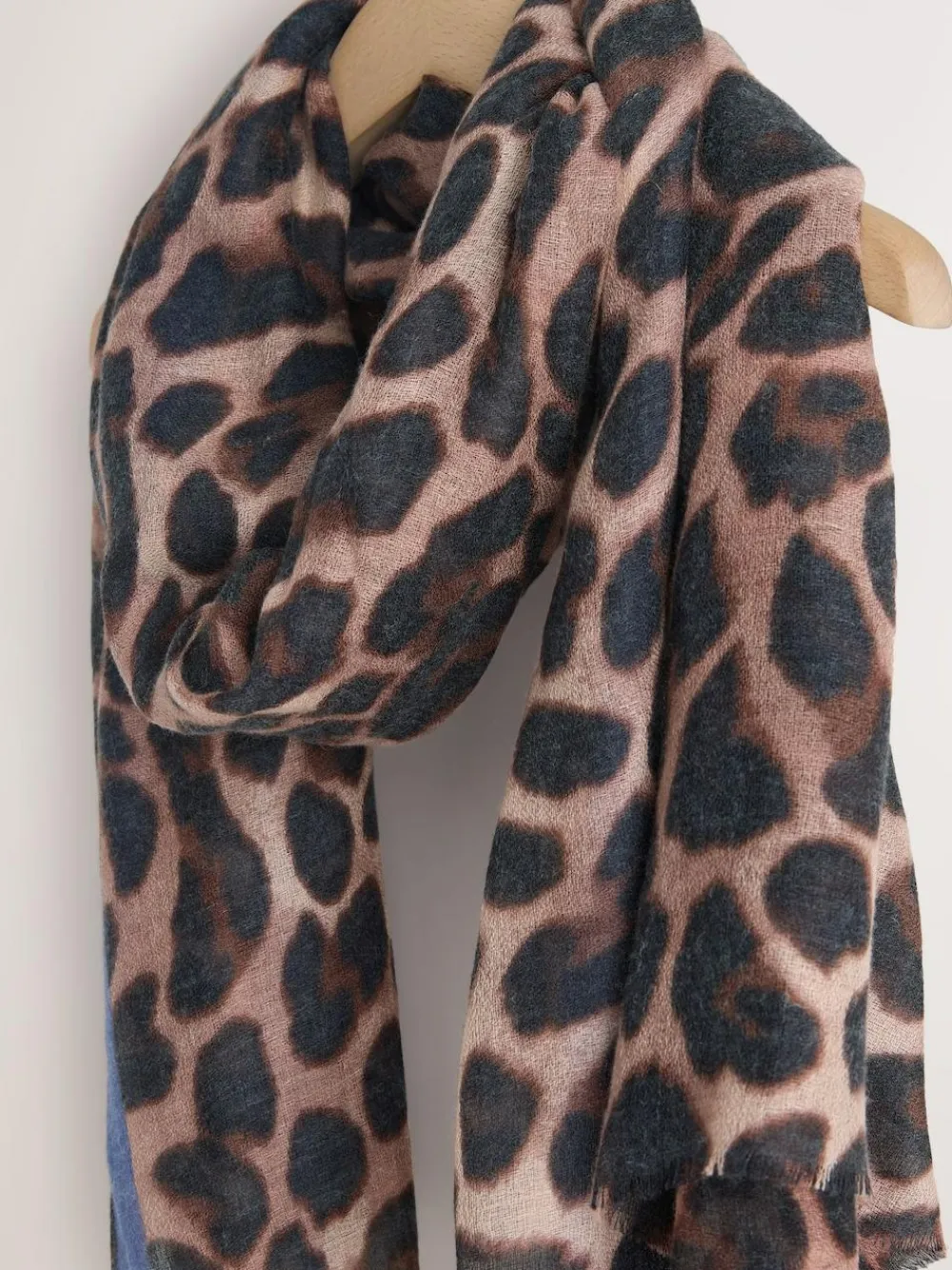 Next Leopard Print Lightweight Scarf^Women Hats, Gloves & Scarves|Hats, Gloves & Scarves