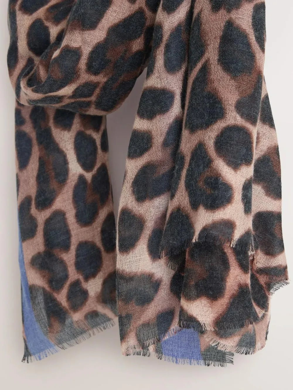 Next Leopard Print Lightweight Scarf^Women Hats, Gloves & Scarves|Hats, Gloves & Scarves