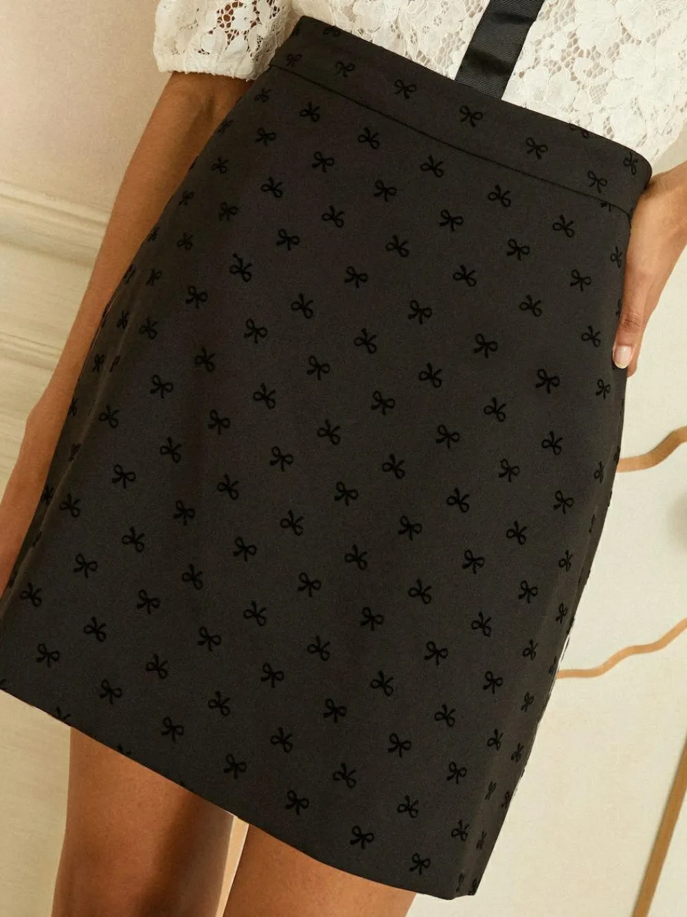 New Love & Roses Mini Skirt Black Flocked Bow Print