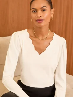 Love & Roses Ivory Scallop V-Neck Long Sleeve Jersey Top^Women Tops & T-Shirts