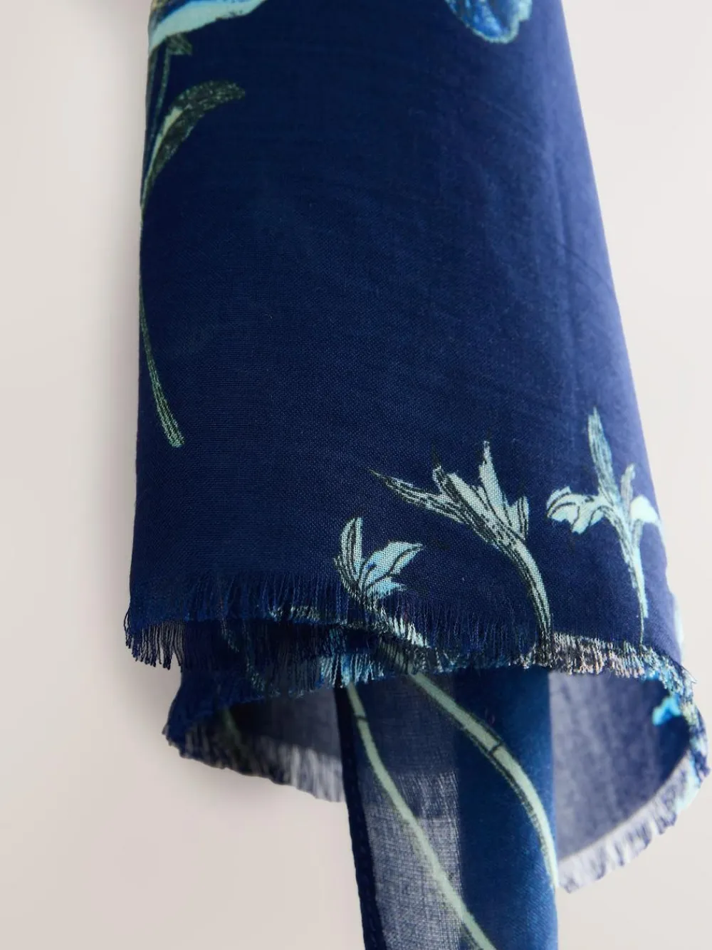 Next Navy Floral Print Print Kew Collection Lightweight Scarf^Women Hats, Gloves & Scarves|Hats, Gloves & Scarves