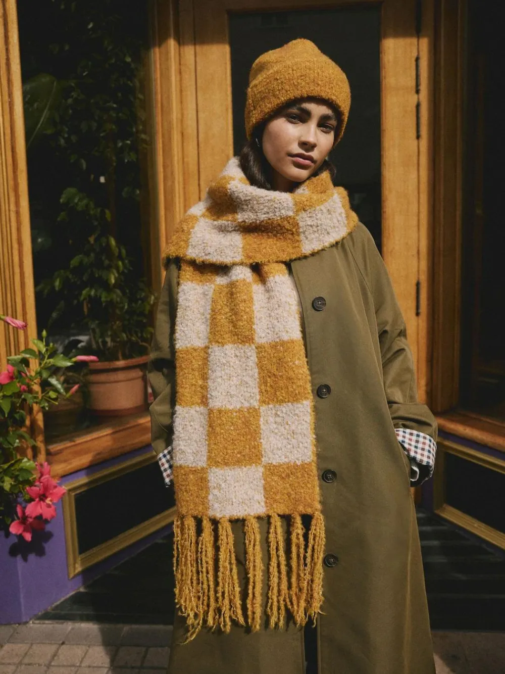 Next Ochre Yellow Checkerboard Boucle Knitted Heavweight Scarf^Women Hats, Gloves & Scarves|Hats, Gloves & Scarves
