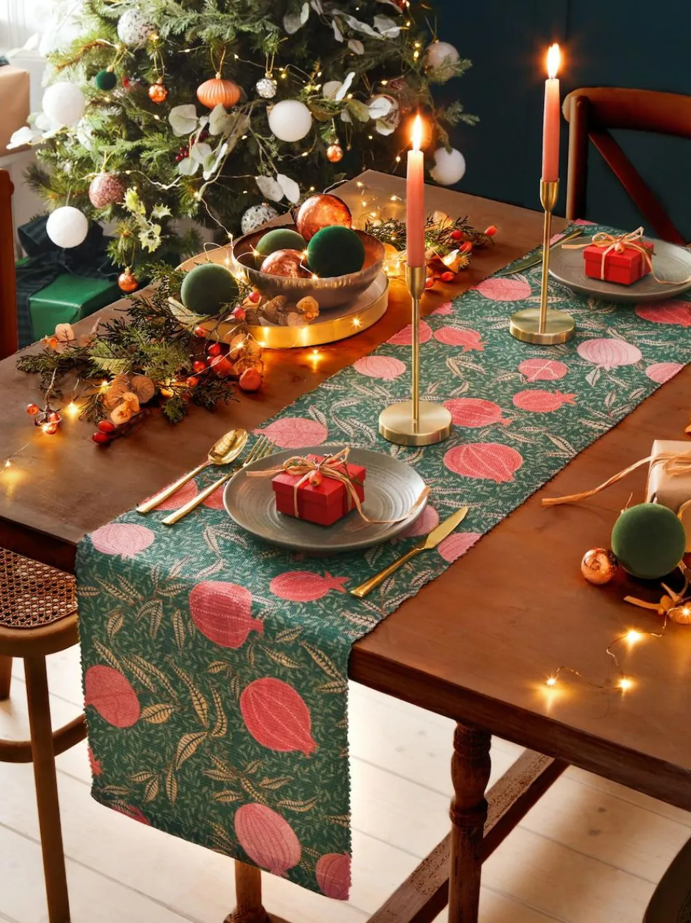 Paoletti Set of 4 Green Pomegranate Christmas Table Placemats & Large Table Runner^ Table Linen, Placemats & Coasters
