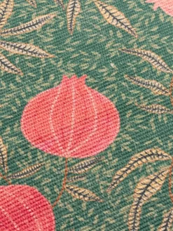 Paoletti Set of 4 Green Pomegranate Christmas Table Placemats & Large Table Runner^ Table Linen, Placemats & Coasters