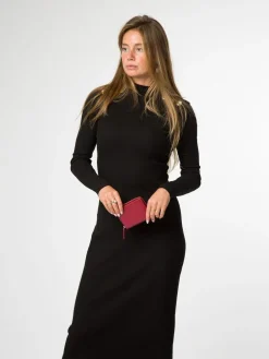 Pure Luxuries London 'Leah' Leather Purse Red