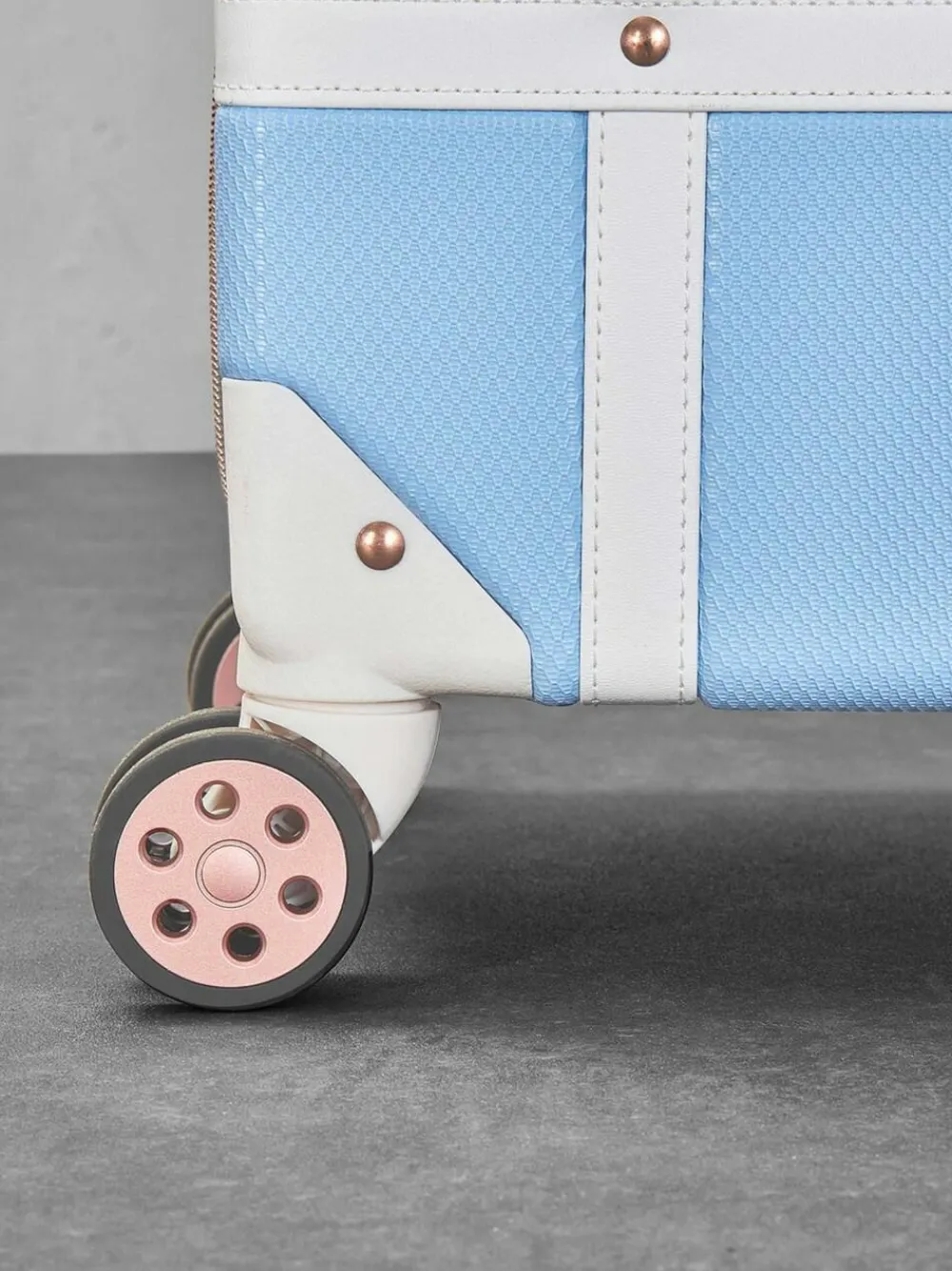 Sale Rock Luggage Vintage Cabin Suitcase Blue