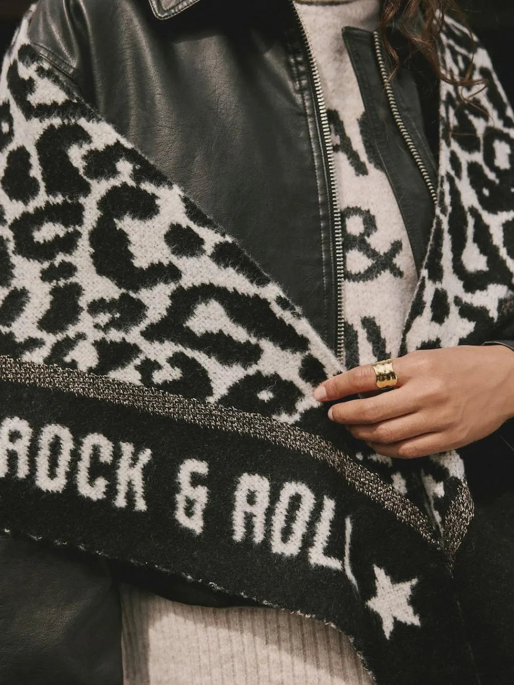 Rockett St George Animal Triangle Cosy Scarf^Women Hats, Gloves & Scarves|Hats, Gloves & Scarves