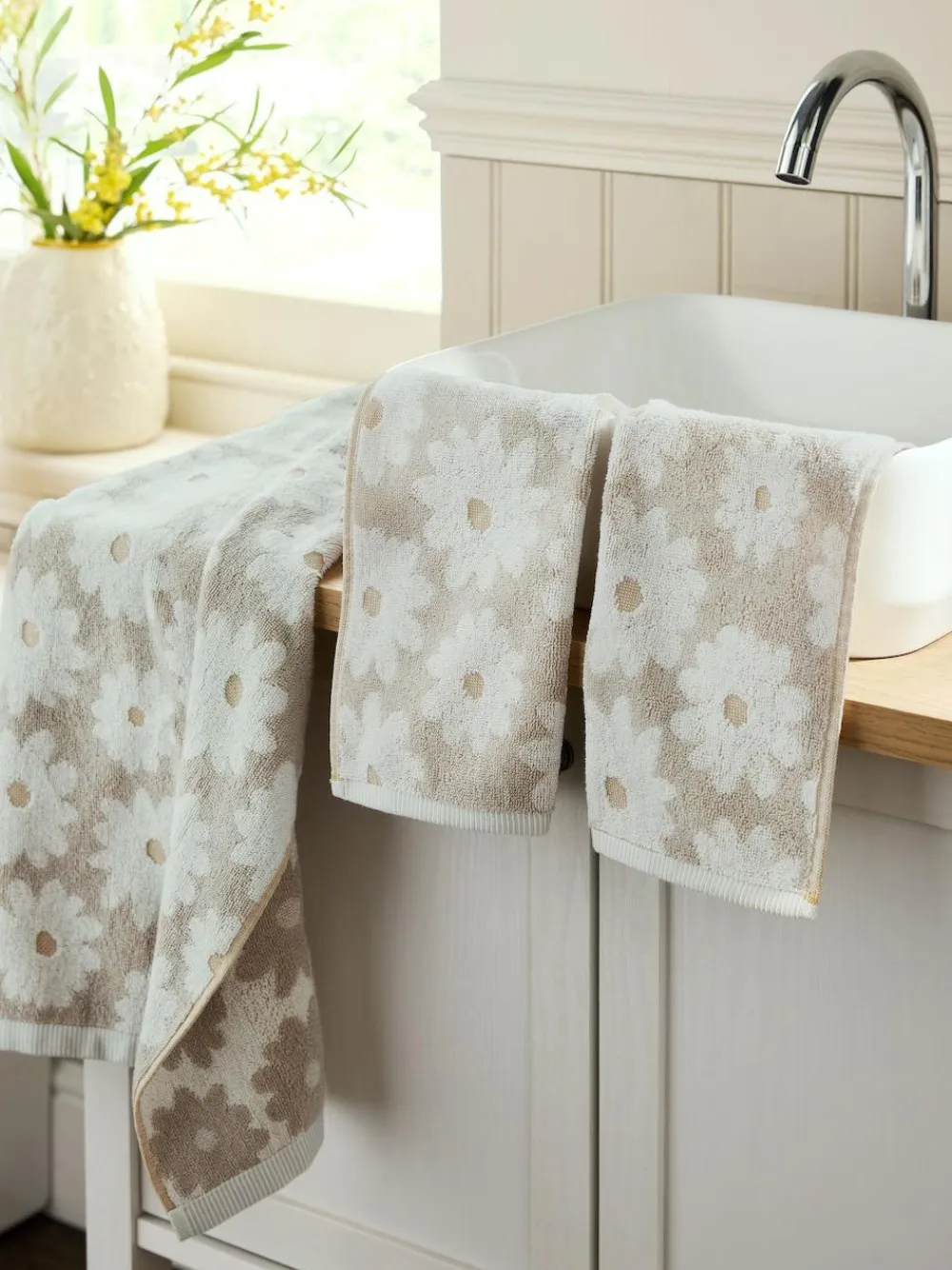 Next Set of 2 Natural 100% Cotton Daisy Face Cloths^ Towels & Bathmats