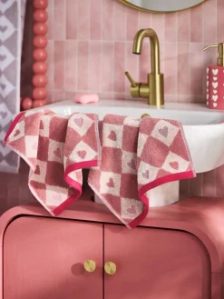 Next Set of 2 Pink Heart Face Cloths^ Towels & Bathmats