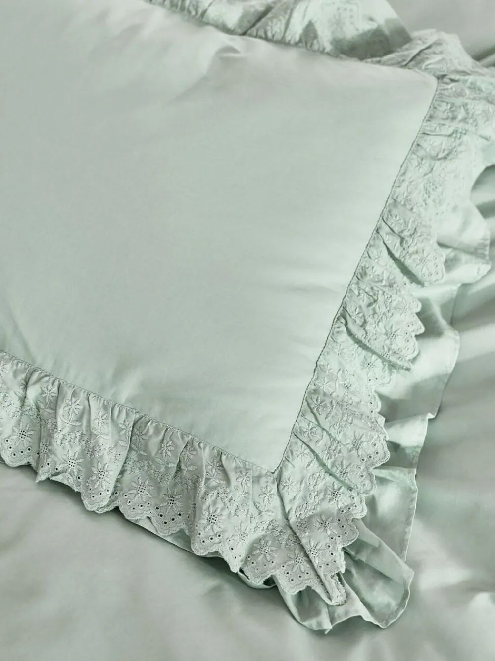 Outlet Shabby Chic by Rachel Ashwell® Set of 2 Broderie Anglaise Ruffle Count Pillowcases Blue
