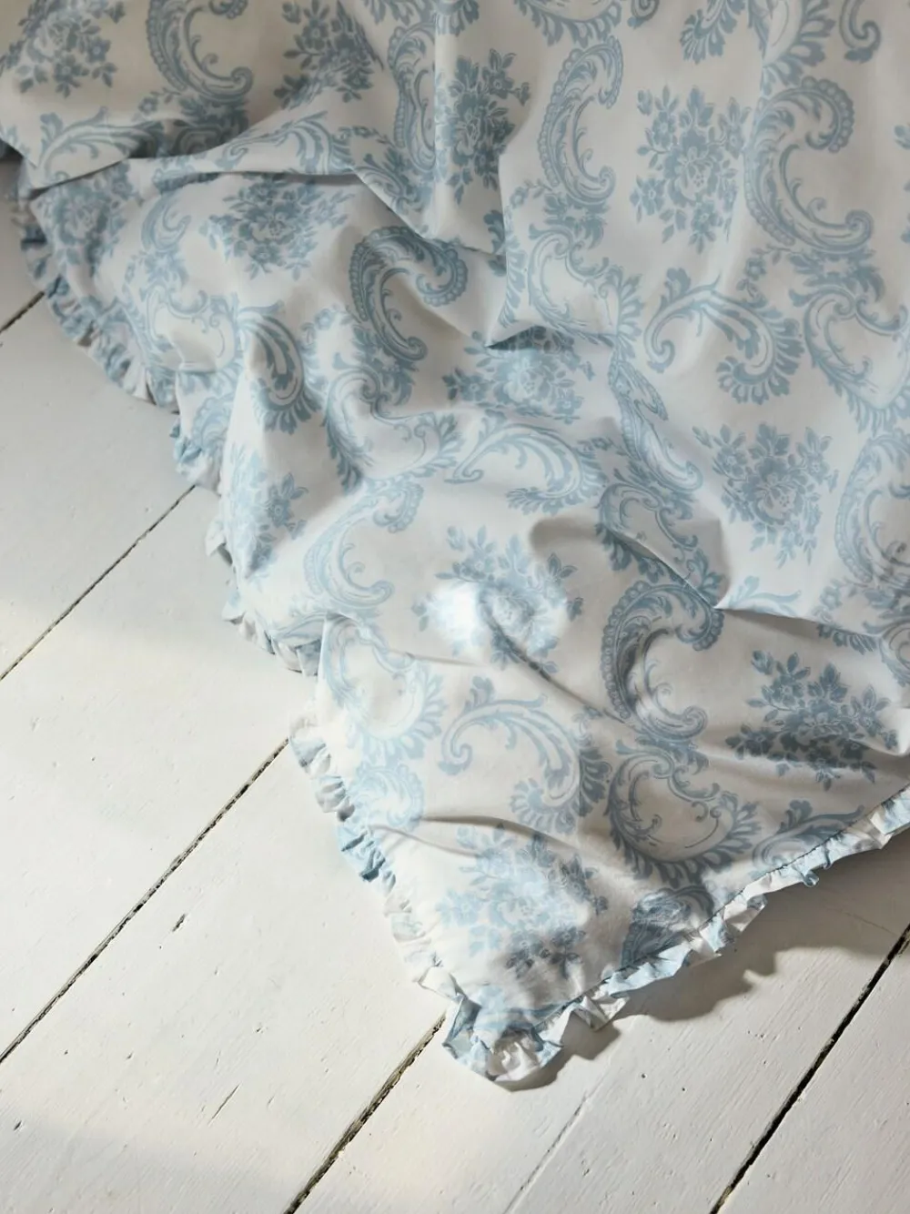 Outlet Shabby Chic by Rachel Ashwell® Boudoir Beauty Petite Ruffle Duvet Cover and Pillowcase Set