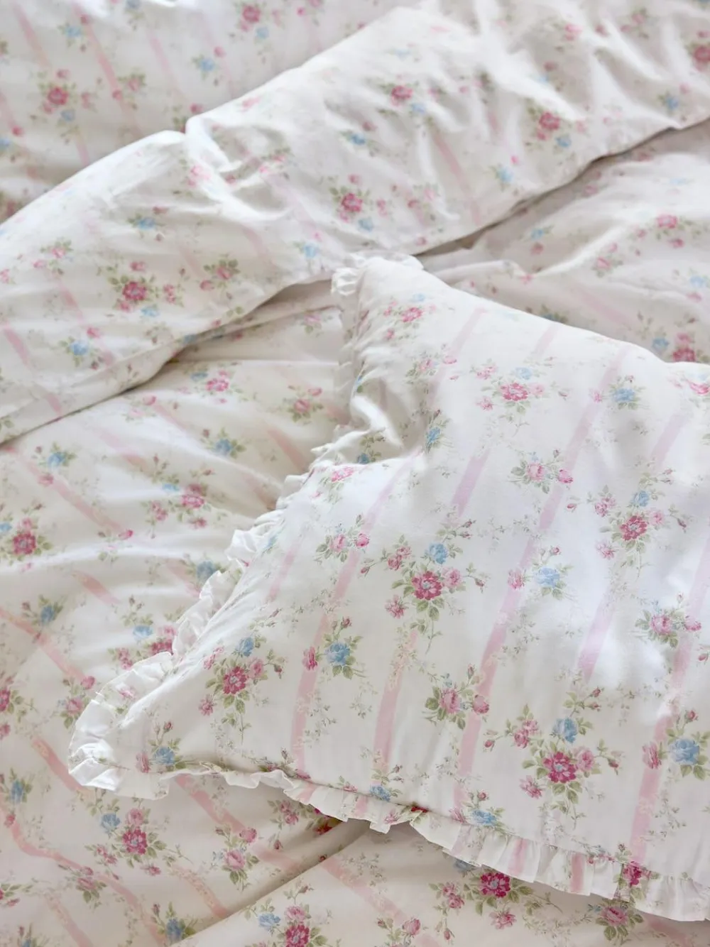 Sale Shabby Chic by Rachel Ashwell® Ditsy Floral Trellis Petite Ruffle Duvet Cover and Pillowcase Set