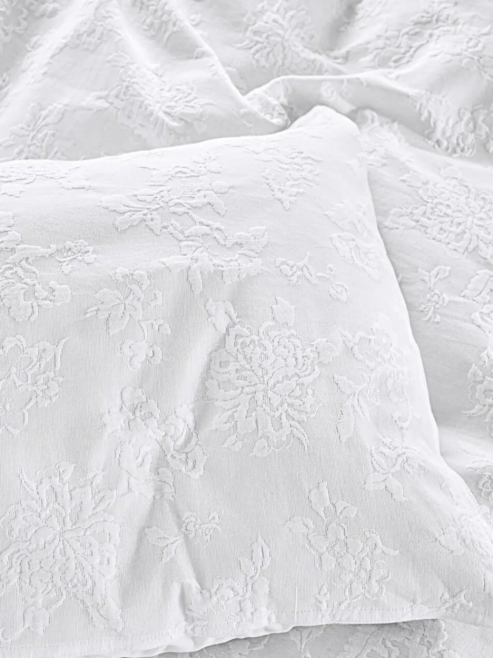 Discount Shabby Chic by Rachel Ashwell® Set of 2 White Textured Floral Matelasse Pillowcase