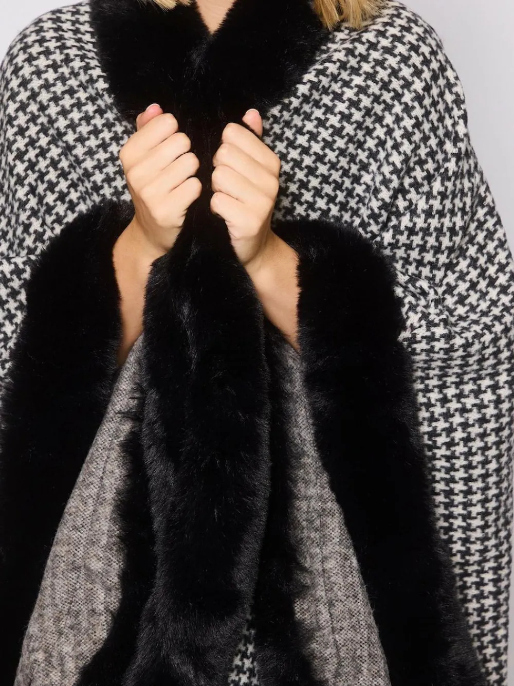 South Beach Faux Fur Trim Cape^Women Swimwear