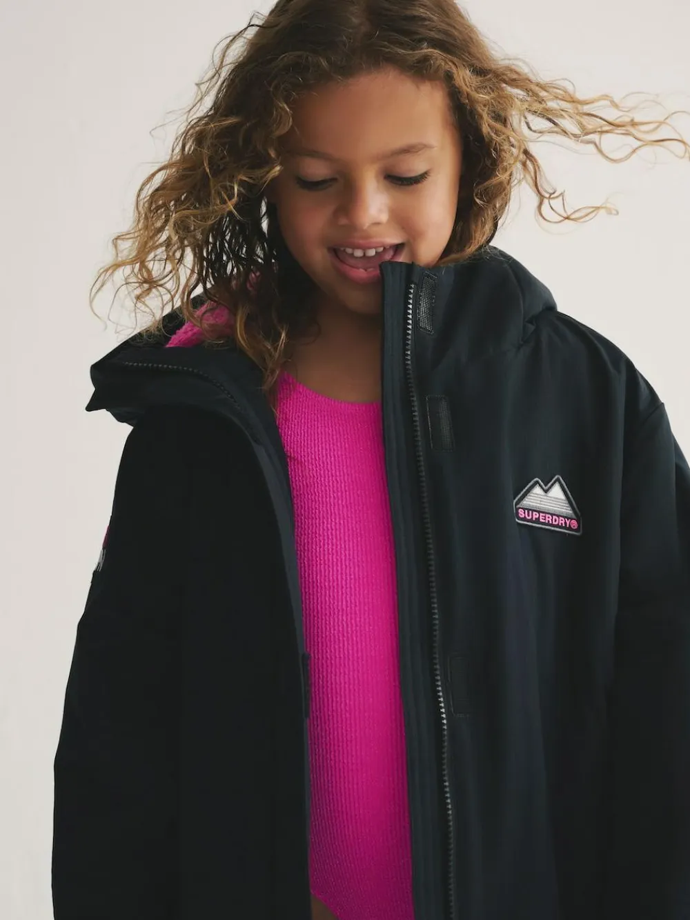 Hot Superdry Changing Robe Black/Pink