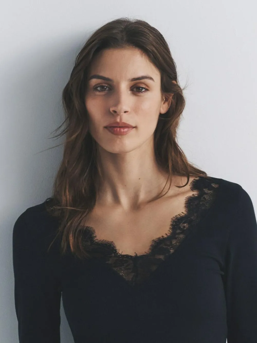 The Set 4 Pack Long Sleeve V-Neck Ribbed Lace Trim T-Shirt Black/Chocolate Brown/Taupe Brown/Cream