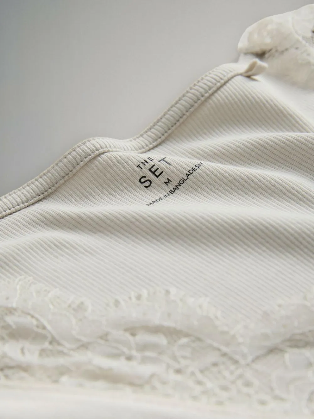 The Set 4 Pack Long Sleeve V-Neck Ribbed Lace Trim T-Shirt Black/Chocolate Brown/Taupe Brown/Cream