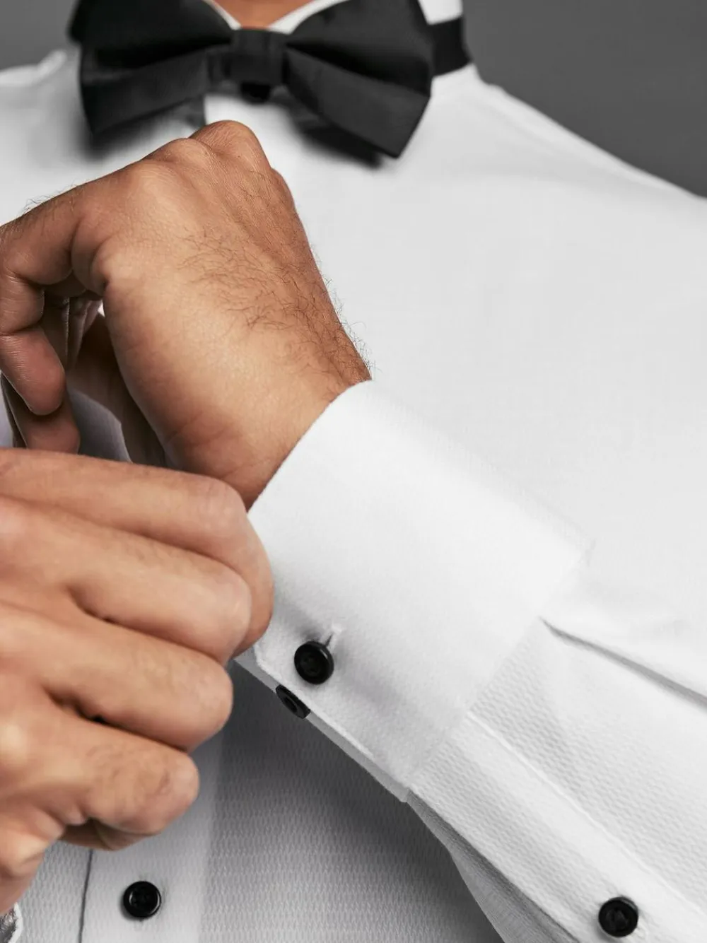 Best Next White Regular Fit Slim Fit Single Cuff Shirt With Wing Collar And Bow Tie Pack