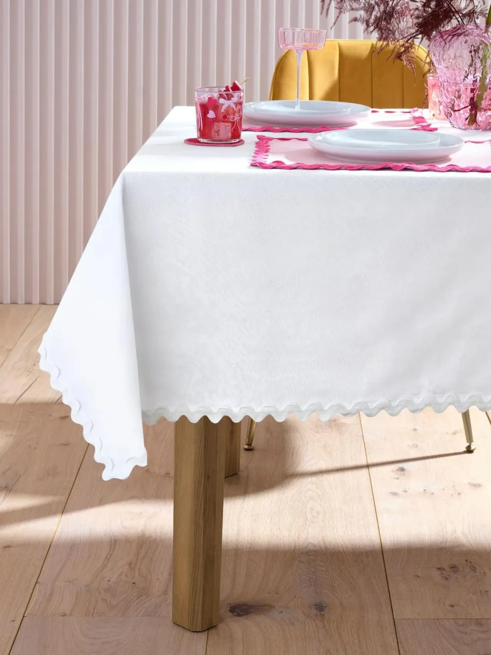 Hot Next White Wiggle Trim 100% Cotton Table Cloth