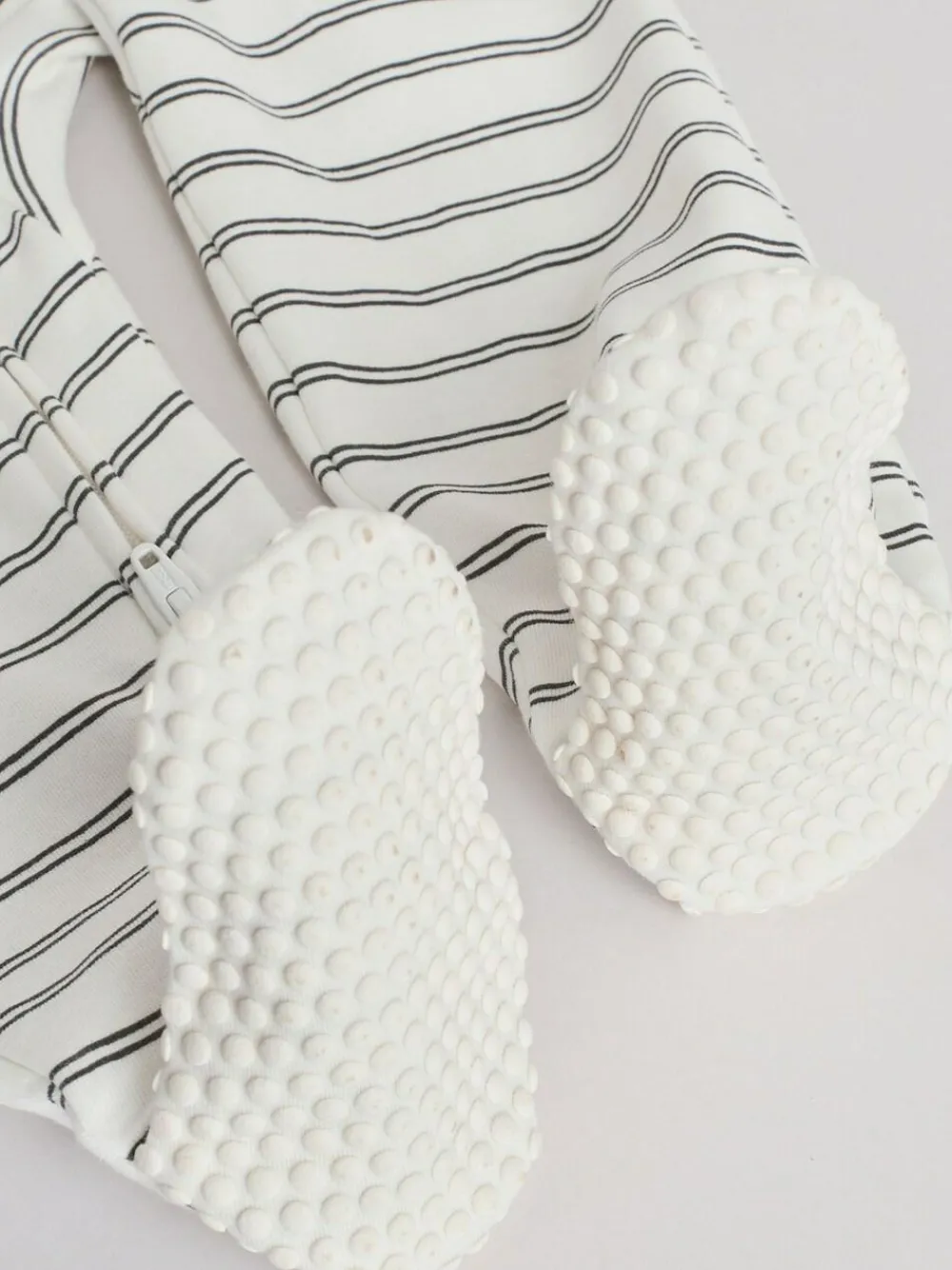 Outlet Next White/Black Two Way Zip Baby Sleepsuits 4 Pack (0mths-2yrs)