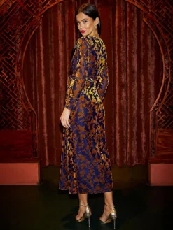 Outlet Yumi Velour Stretch Midi Dress With Long Sleeves Gold